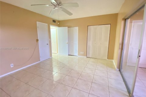 Снять в аренду кондоминиум в Лейк-Уорт, Флорида 1 спальня, 50.17м2, № 1985960 - фото 15