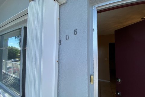 Снять в аренду кондоминиум в Лейк-Уорт, Флорида 1 спальня, 50.17м2, № 1985960 - фото 2