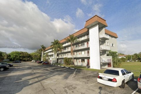 Снять в аренду кондоминиум в Лейк-Уорт, Флорида 1 спальня, 50.17м2, № 1985960 - фото 1