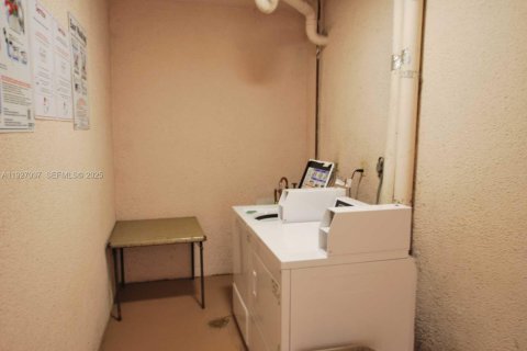 Снять в аренду кондоминиум в Лейк-Уорт, Флорида 1 спальня, 50.17м2, № 1985960 - фото 20