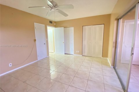 Снять в аренду кондоминиум в Лейк-Уорт, Флорида 1 спальня, 50.17м2, № 1985960 - фото 14