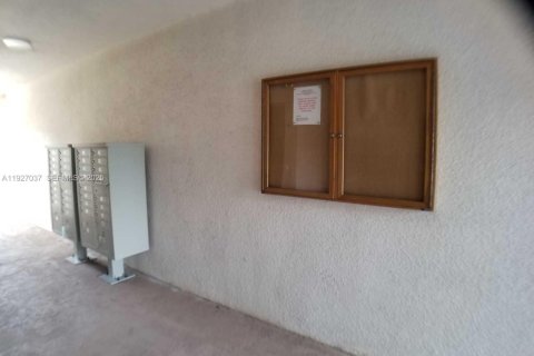 Снять в аренду кондоминиум в Лейк-Уорт, Флорида 1 спальня, 50.17м2, № 1985960 - фото 19