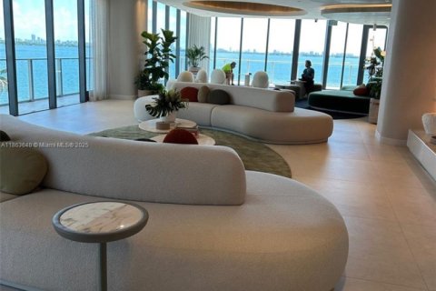 Condominio en alquiler en Miami, Florida, 2 dormitorios, 143.53 m2 № 1891510 - foto 23