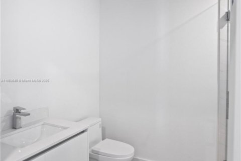 Condominio en alquiler en Miami, Florida, 2 dormitorios, 143.53 m2 № 1891510 - foto 15