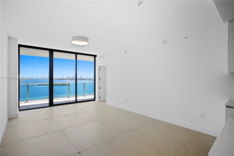 Condominio en alquiler en Miami, Florida, 2 dormitorios, 143.53 m2 № 1891510 - foto 9