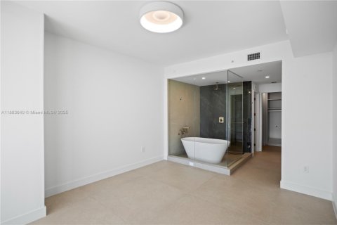 Condominio en alquiler en Miami, Florida, 2 dormitorios, 143.53 m2 № 1891510 - foto 13