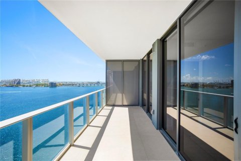 Condominio en alquiler en Miami, Florida, 2 dormitorios, 143.53 m2 № 1891510 - foto 1