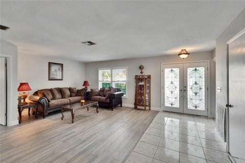 House in Apollo Beach, Florida 4 bedrooms, 238.39 sq.m. № 1679260 - photo 11