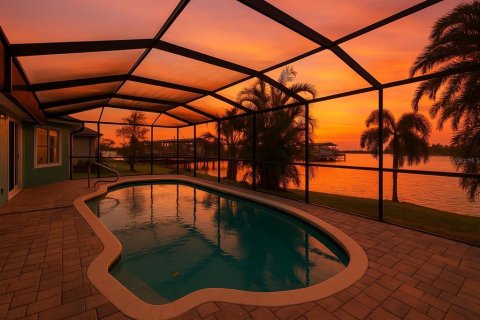 House in Apollo Beach, Florida 4 bedrooms, 238.39 sq.m. № 1679260 - photo 1