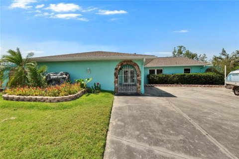 House in Apollo Beach, Florida 4 bedrooms, 238.39 sq.m. № 1679260 - photo 8