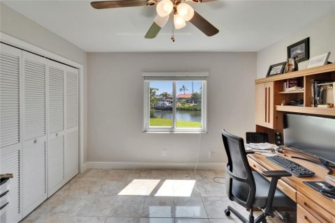 House in Apollo Beach, Florida 4 bedrooms, 238.39 sq.m. № 1679260 - photo 25