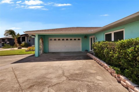 House in Apollo Beach, Florida 4 bedrooms, 238.39 sq.m. № 1679260 - photo 9