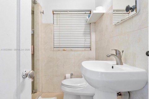 Casa en venta en Hollywood, Florida, 4 dormitorios, 173.54 m2 № 2077914 - foto 16
