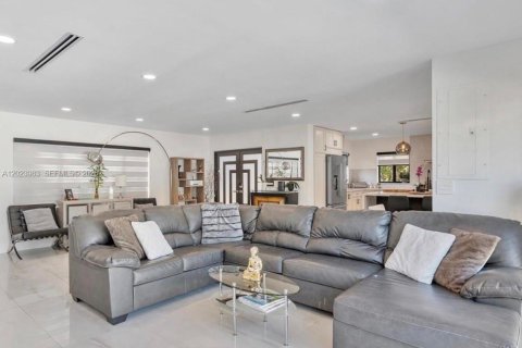 Casa en venta en Hollywood, Florida, 4 dormitorios, 173.54 m2 № 2077914 - foto 4