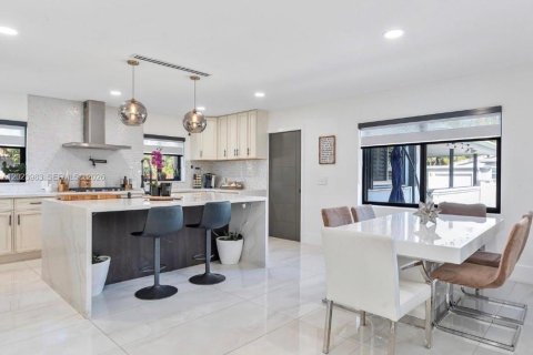Casa en venta en Hollywood, Florida, 4 dormitorios, 173.54 m2 № 2077914 - foto 5