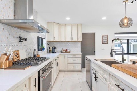 Casa en venta en Hollywood, Florida, 4 dormitorios, 173.54 m2 № 2077914 - foto 6
