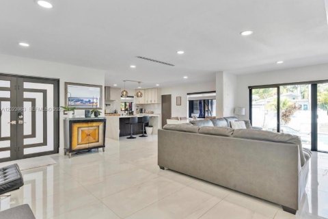 Casa en venta en Hollywood, Florida, 4 dormitorios, 173.54 m2 № 2077914 - foto 3