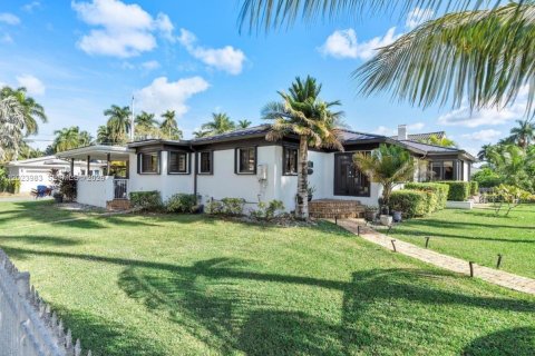 Casa en venta en Hollywood, Florida, 4 dormitorios, 173.54 m2 № 2077914 - foto 2