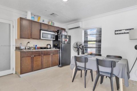 Casa en venta en Hollywood, Florida, 4 dormitorios, 173.54 m2 № 2077914 - foto 17