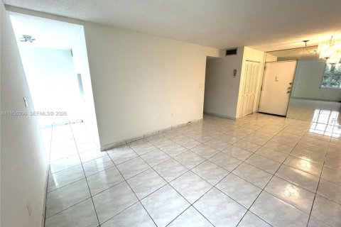 Снять в аренду кондоминиум в Санни-Айлс-Бич, Флорида 1 спальня, 65.96м2, № 2012036 - фото 11