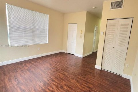 Снять в аренду квартиру в Майами, Флорида 1 спальня, 58.34м2, № 1988153 - фото 3