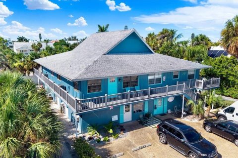 Condo in Holmes Beach, Florida, 1 bedroom № 2196045 - photo 16