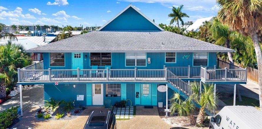 Condo in Holmes Beach, Florida, 1 bedroom № 2196045