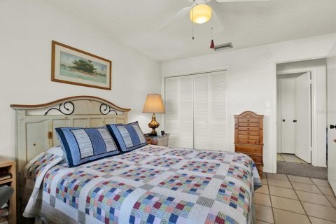 Condo in Holmes Beach, Florida, 1 bedroom № 2196045 - photo 12