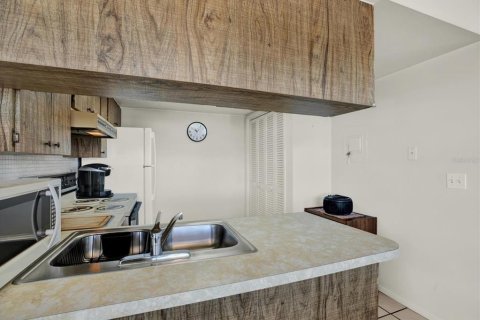 Condo in Holmes Beach, Florida, 1 bedroom № 2196045 - photo 8