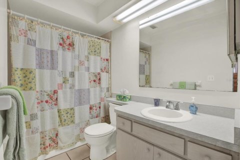 Condo in Holmes Beach, Florida, 1 bedroom № 2196045 - photo 13