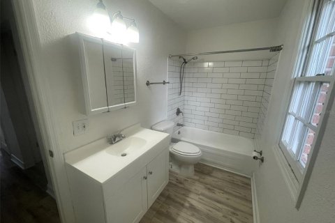 Condo in Tampa, Florida, 1 bedroom № 2118497 - photo 13
