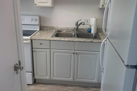 Condo in Tampa, Florida, 1 bedroom № 2118497 - photo 9