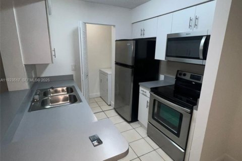 Condominio en alquiler en Pompano Beach, Florida, 2 dormitorios, 83.89 m2 № 1983585 - foto 12