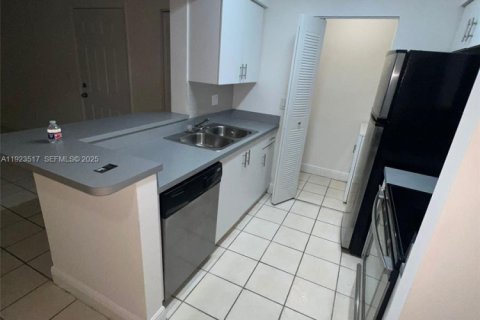 Condominio en alquiler en Pompano Beach, Florida, 2 dormitorios, 83.89 m2 № 1983585 - foto 10