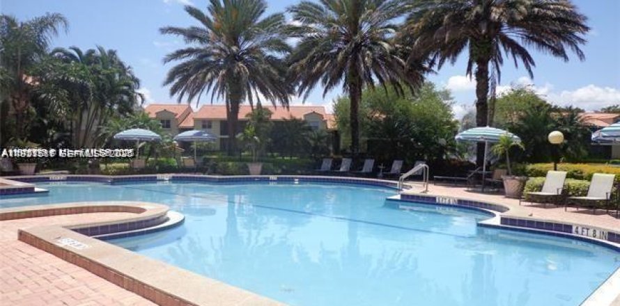 Condominio en Pompano Beach, Florida, 2 dormitorios  № 1983585