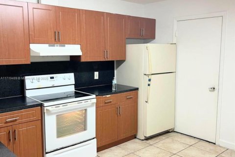 Propiedad comercial en venta en Miami, Florida, 162.58 m2 № 1738015 - foto 8