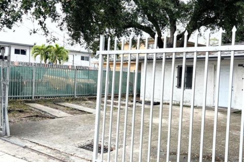 Propiedad comercial en venta en Miami, Florida, 162.58 m2 № 1738015 - foto 1
