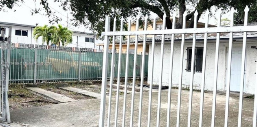 Propiedad comercial en Miami, Florida 162.58 m2 № 1738015