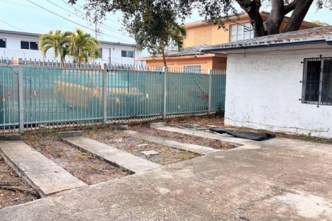 Propiedad comercial en venta en Miami, Florida, 162.58 m2 № 1738015 - foto 3