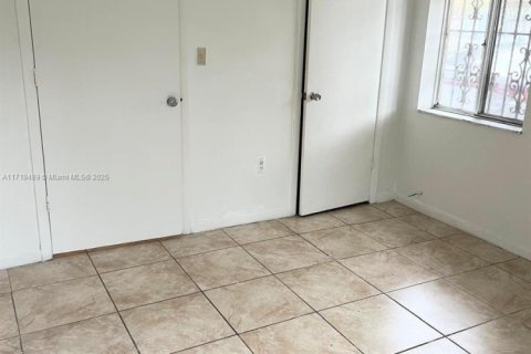 Propiedad comercial en venta en Miami, Florida, 162.58 m2 № 1738015 - foto 5