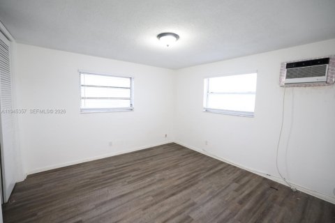 Apartment in Hialeah, Florida 1 bedroom № 2001800 - photo 9
