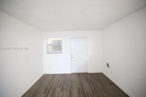 Apartment in Hialeah, Florida 1 bedroom № 2001800 - photo 5
