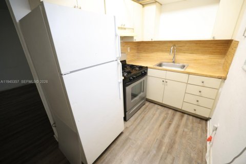 Apartment in Hialeah, Florida 1 bedroom № 2001800