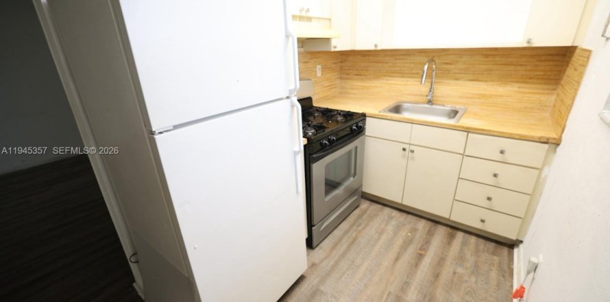 Apartment in Hialeah, Florida 1 bedroom № 2001800
