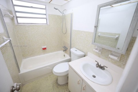 Apartment in Hialeah, Florida 1 bedroom № 2001800 - photo 10