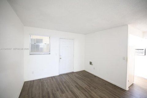 Apartment in Hialeah, Florida 1 bedroom № 2001800 - photo 6