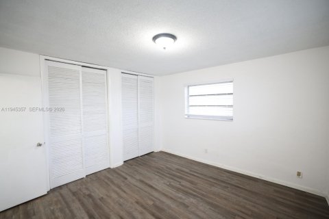 Apartment in Hialeah, Florida 1 bedroom № 2001800 - photo 8