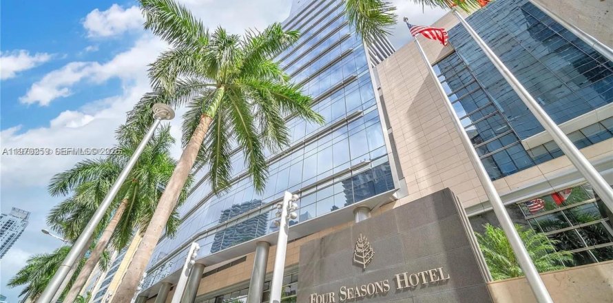 Кондоминиум с 2 спальнями в Майами, Флорида № 2032760