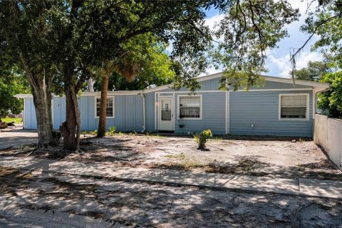 House in Sarasota, Florida 6 bedrooms, 226.59 sq.m. № 2302317