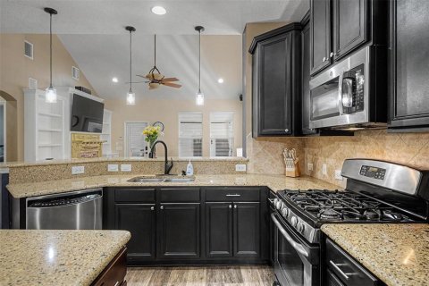 Casa en venta en New Port Richey, Florida, 5 dormitorios, 302.77 m2 № 2116949 - foto 3
